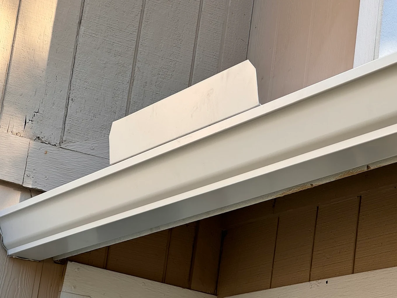 Seamless gutter installation